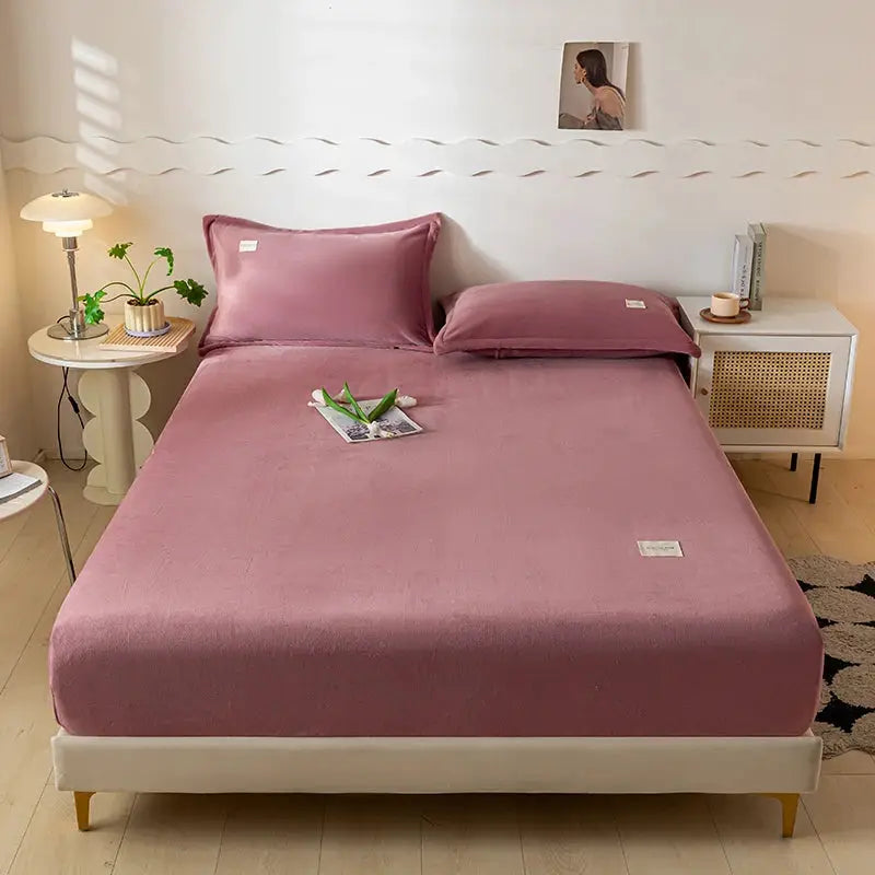 Velvet thermal mattress cover in mauve pink with plush fabric for 120x200 bed
