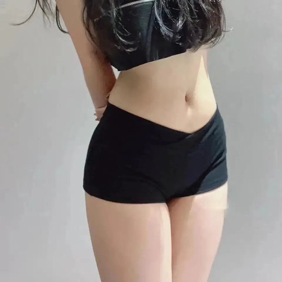 Simple Black women's dance fitness ultra-short shorts, low-waist, lightweight athletic wear