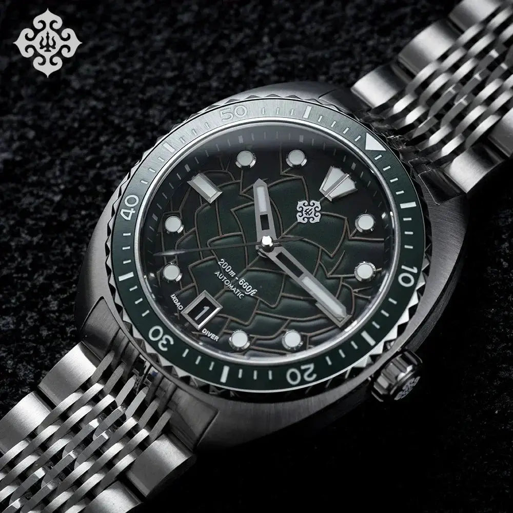 IXDAO IPOSE 2026 men’s automatic diving watch with Poseidon-pattern dial, green bezel, stainless steel bracelet