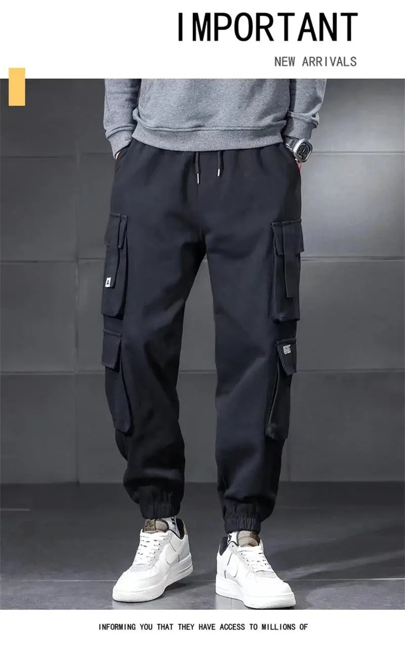 Men's winter lambswool cargo pants by Simples Market, black waterproof outdoor pants with multiple cargo pockets.
