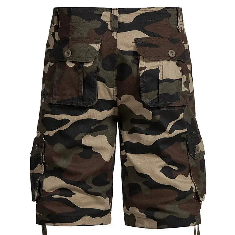 Men's camouflage cargo shorts in cotton by Simples Market with side pockets and cargo pockets.