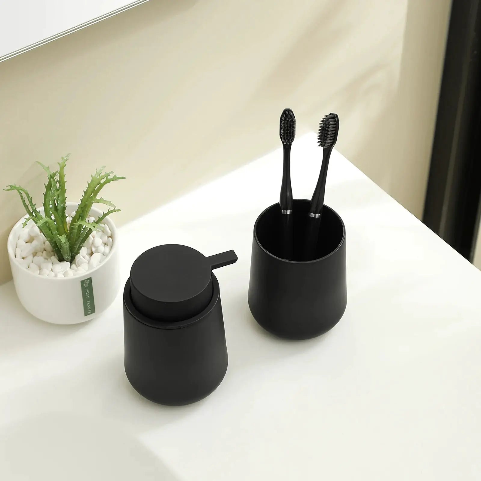 Simples Market matte black bathroom accessory set: 2-piece soap dispenser and cup for vanity