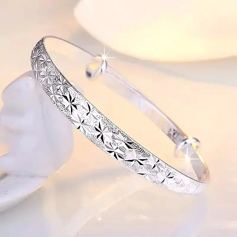 Sterling silver bangle bracelet by Simples Market with Gypsophila star pattern for women