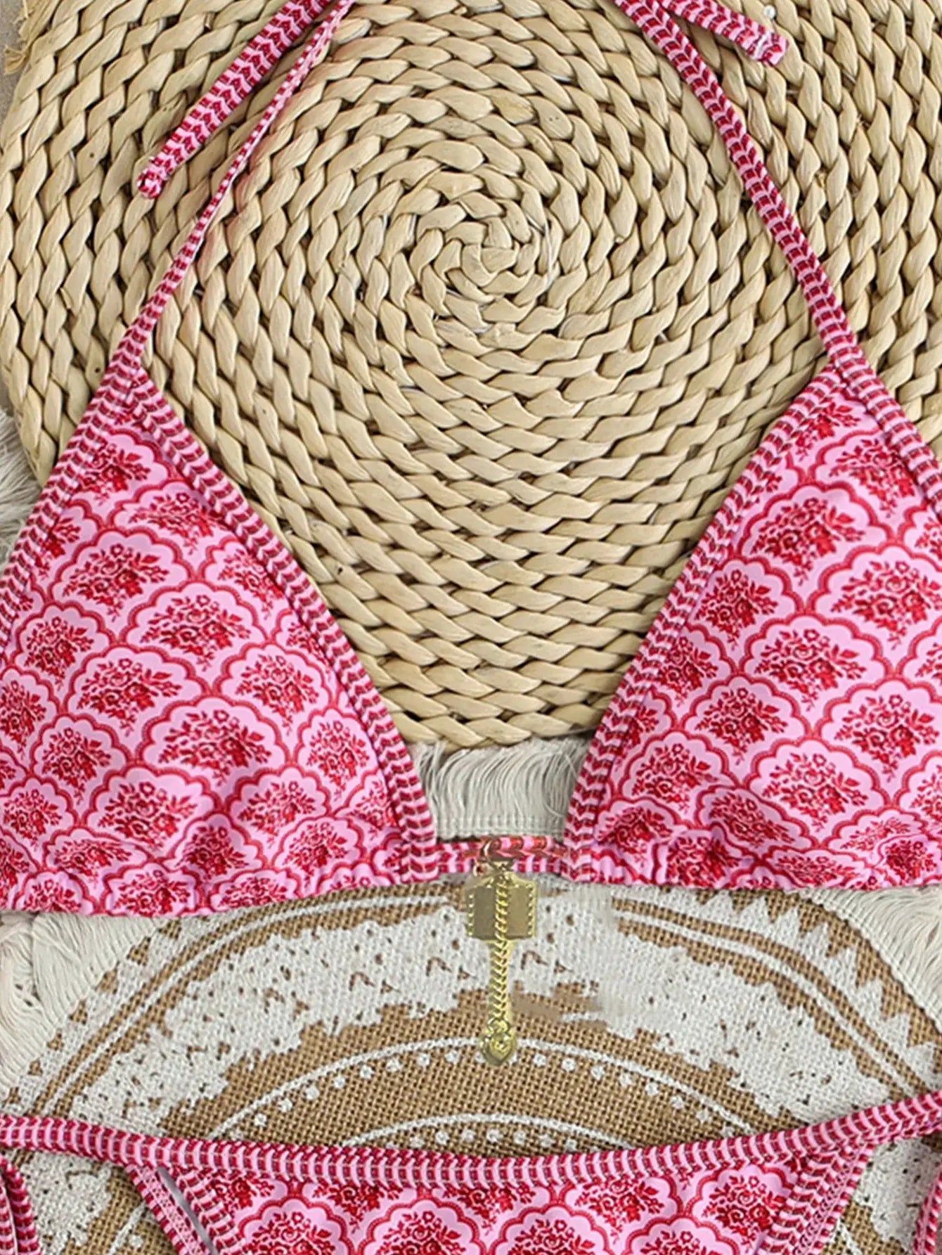 Triangle bikini top in pink floral print with adjustable straps; part of Simples Market bikini set