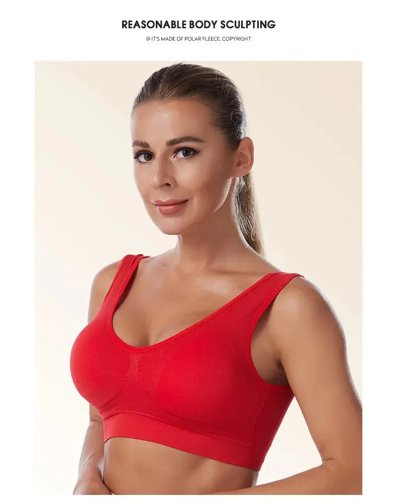 Plus-size red seamless wireless bra by Simples Market with adjustable straps
