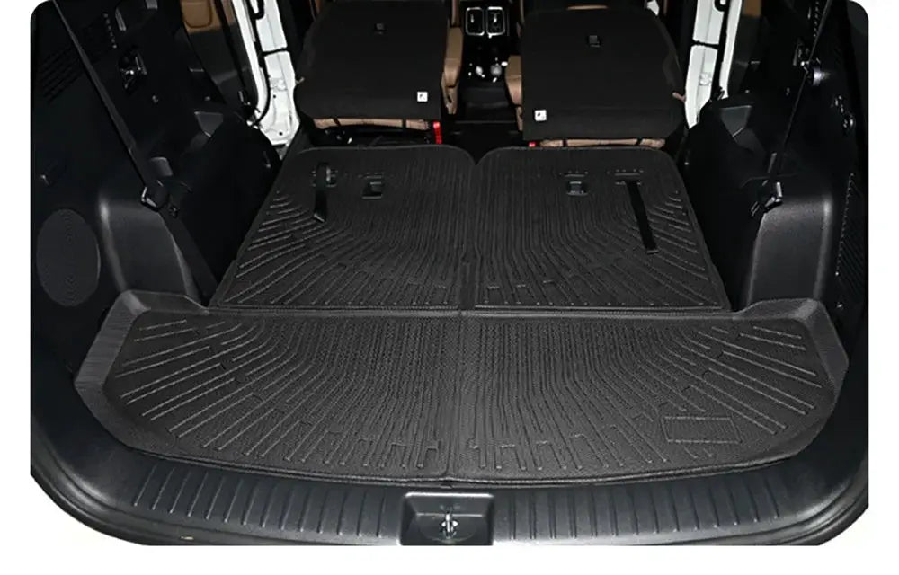 All-weather cargo liner for Kia Sorento Hybrid (2021–2026) by Simples Market; black TPE trunk mat with backrest pad.