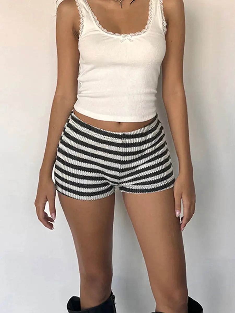Simples Market women striped ribbed-knit shorts in black and white, low-rise slim straight-leg streetwear.