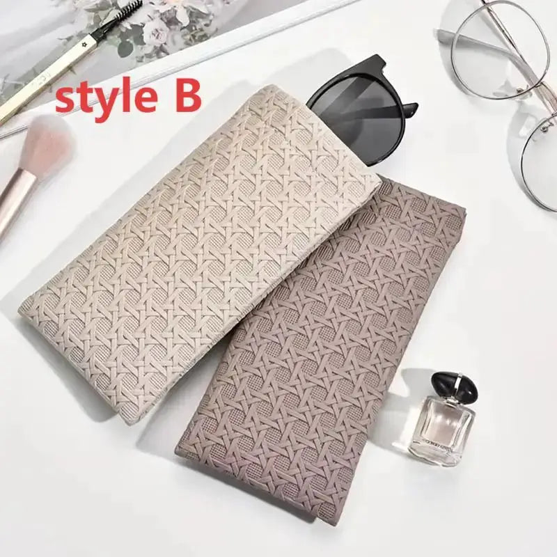 Simples Market self-closing artificial leather long wallets, 2-pack in beige and taupe with geometric pattern