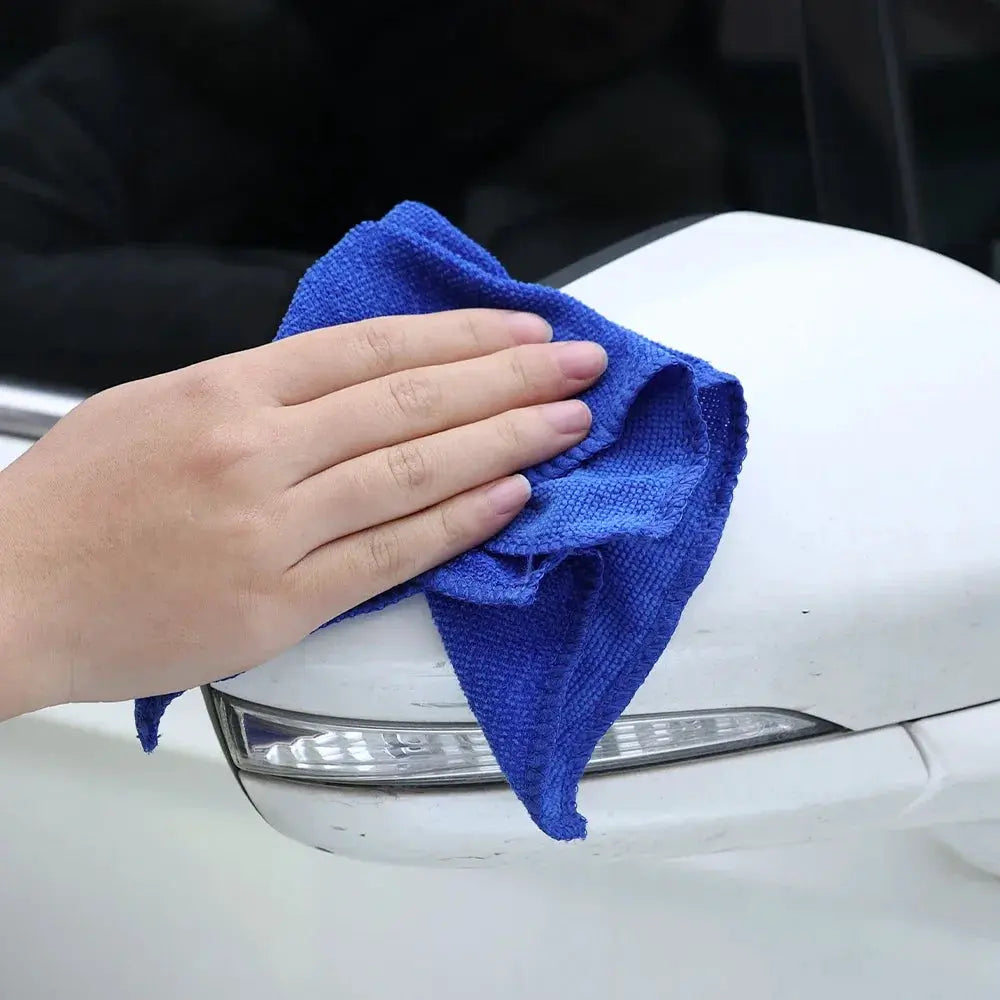 Blue microfiber car wash towel by Simples Market for auto detailing and cleaning