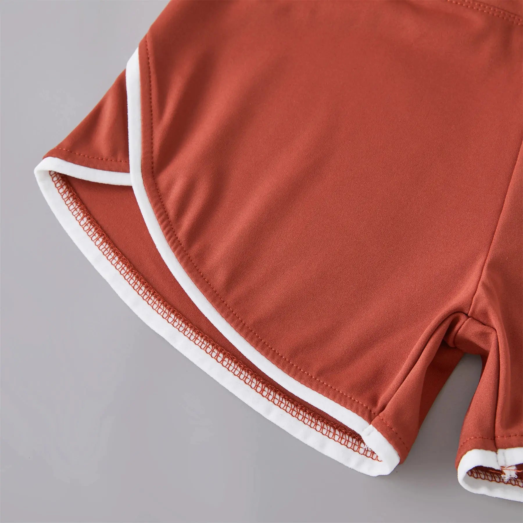 Sports shorts peach with white trim and high-waist elastic