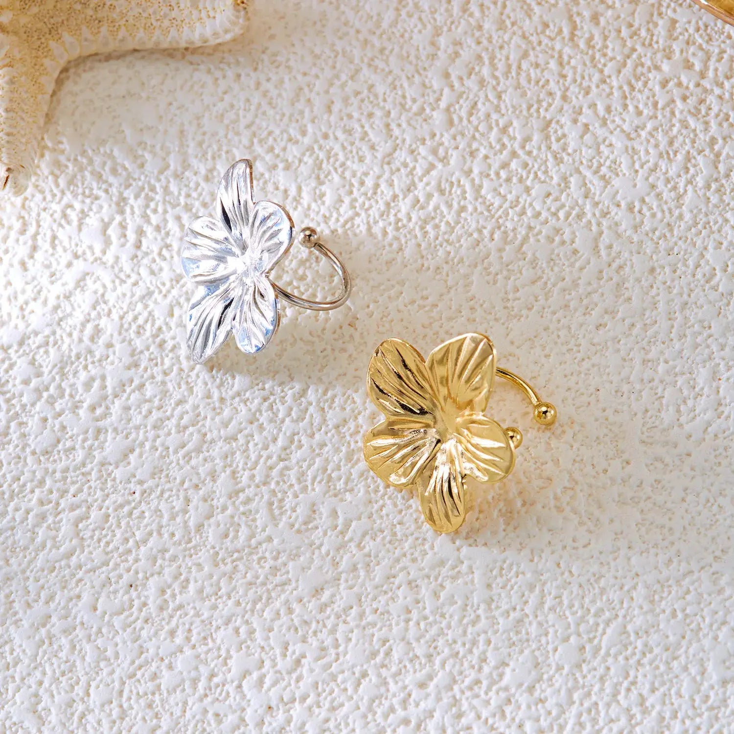 Simples Market starfish ear clips pair in silver and gold finishes; non-piercing boho shell earrings