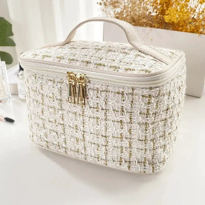 BX100 Knitted Style Makeup Bag Portable Fashionable Large Storage For Travel And Daily Use