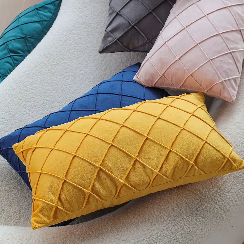 Five rectangular 30x50 pillow covers in yellow, blue, teal, pink, and gray with a quilted diamond grid pattern; Simples Market.