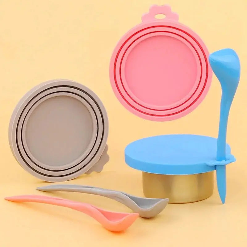 2 Pack Reusable Silicone Pet Food Can Covers for Dogs and Cats Universal Fit Airtight Tin Lid Seal with Spoon