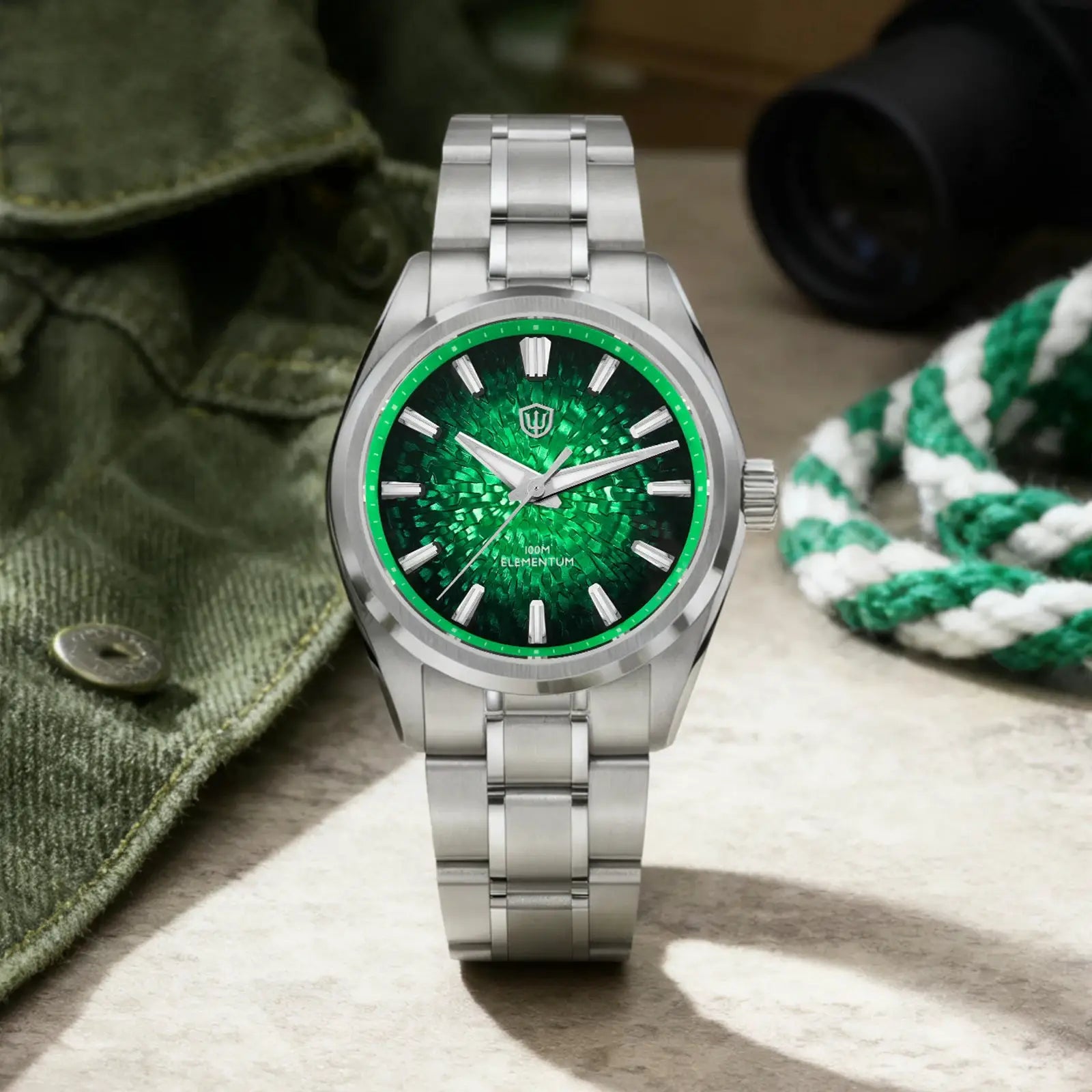 Watchdives WD0003C quartz wristwatch with 38mm stainless steel case, green ice-crack dial, luminous markers