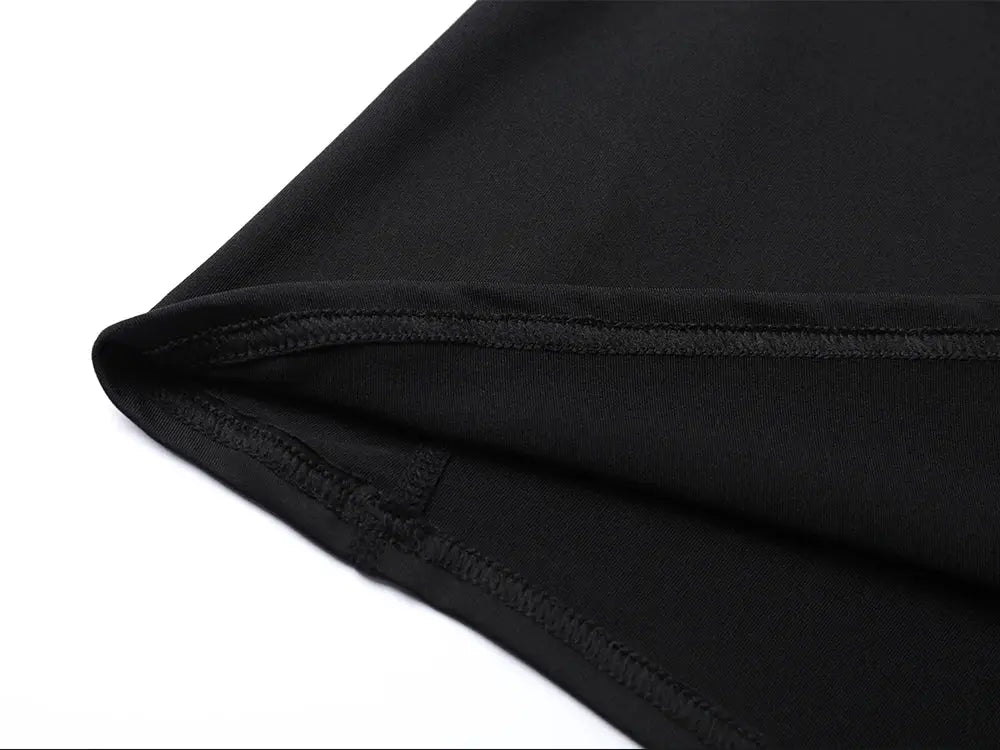 Simples Market Toji compression shirt set in black fabric; athletic quick-dry tee and sweatpants seam detail