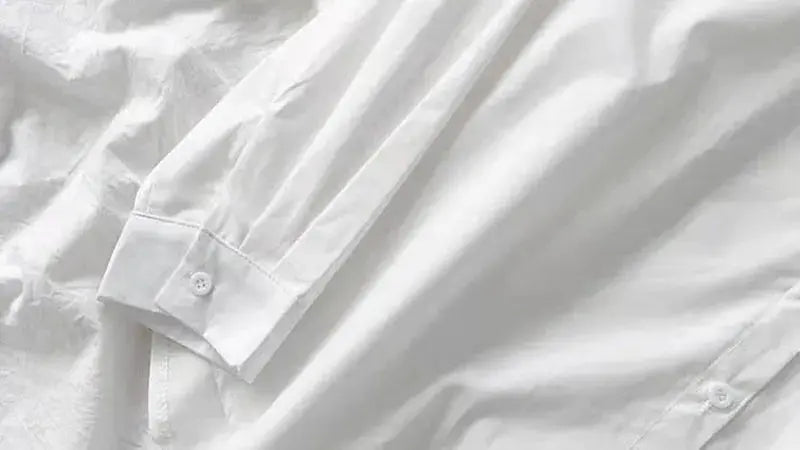 White oversized long-sleeve shirt with button cuffs by Simples Market