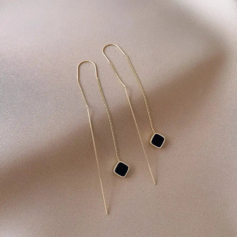 Simples Market drop earrings, gold-tone long thread chain with black square beads, 2-piece set.