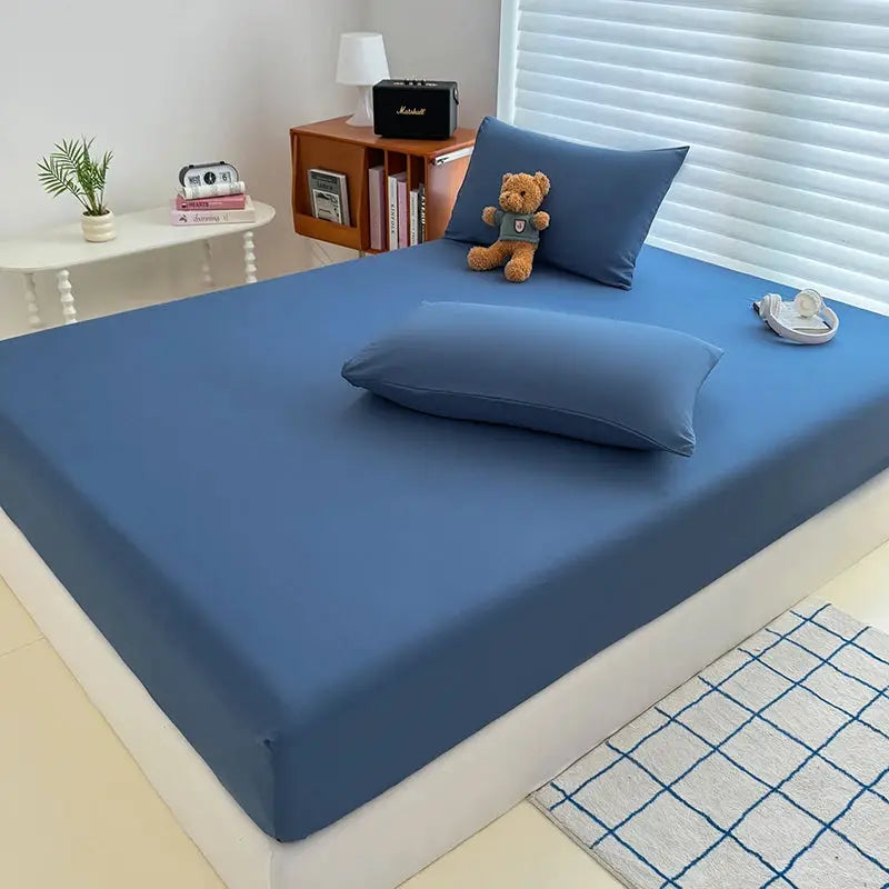 Washed fitted sheet with elastic bands non-slip mattress cover in blue for king/queen beds, 2 blue pillows