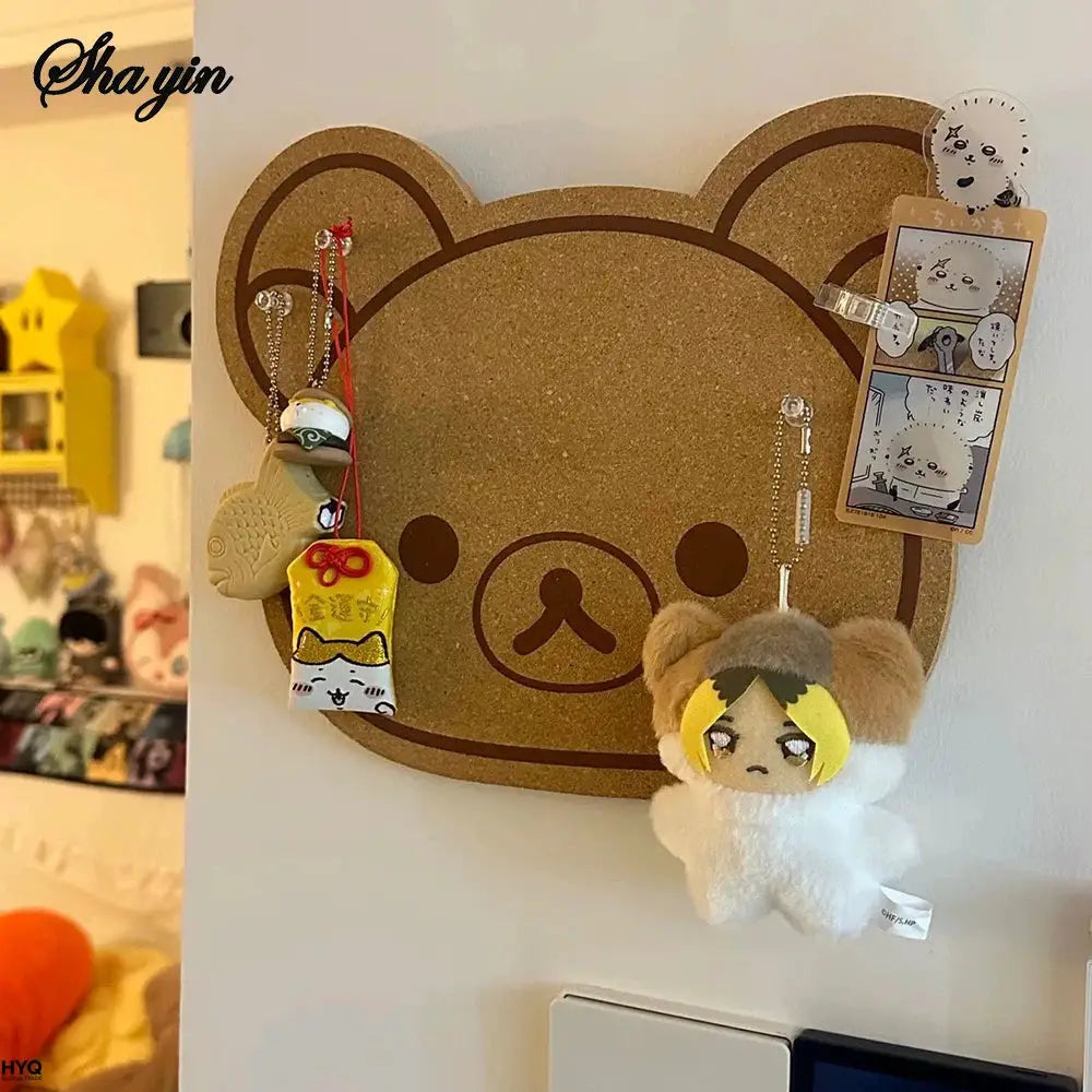Tablero de fieltro con forma de oso para pared, decoración de dibujos animados y tablero de mensajes sin perforación, con llaveros y peluche.