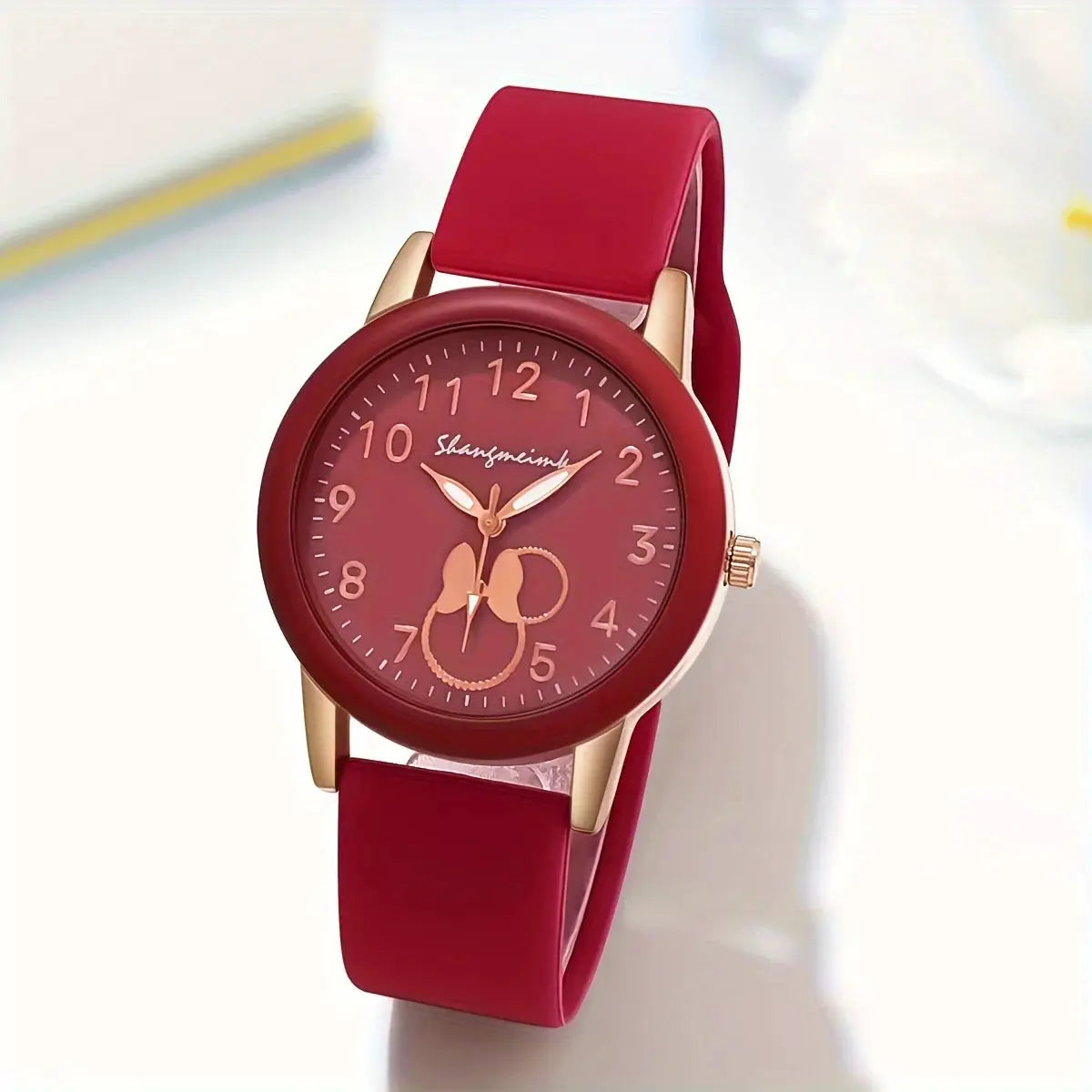 Casual round ladies quartz watch with red silicone strap and rose-gold case by Simples Market