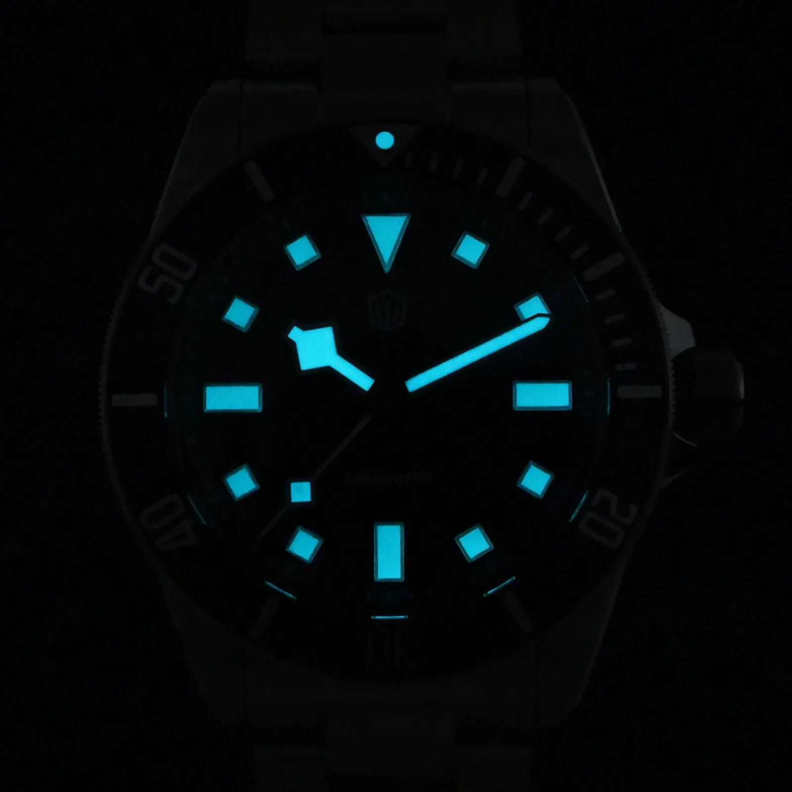 Watchdives WD1969 Pro 38mm quartz watch with blue luminous markers, sapphire glass, stainless steel band, 20BAR