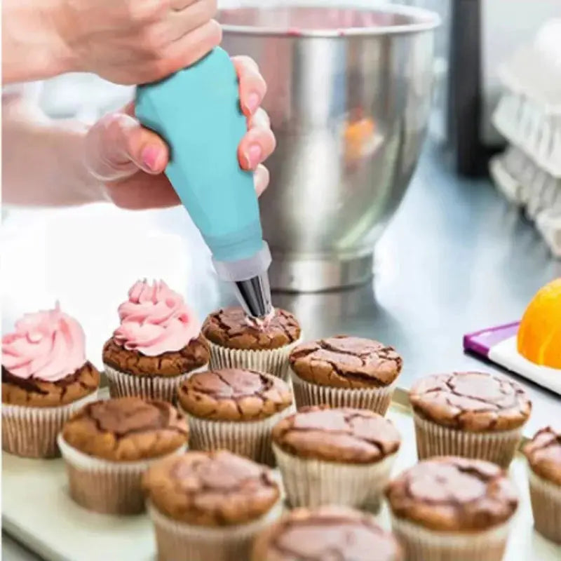 Silicone Piping Bags And Tips Set For Cake Decorating Reusable Pastry Tool With Stainless Steel Nozzles