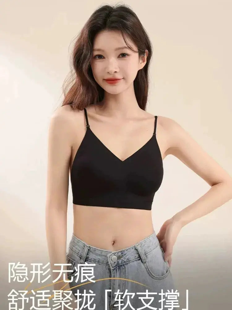 Simples Market black seamless bralette with adjustable straps on a model