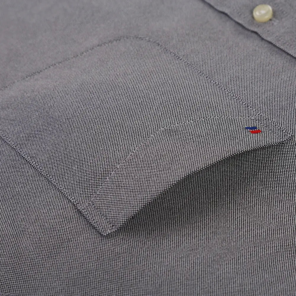 Simples Market men's long-sleeve oxford work shirt with single patch pocket, gray fabric and red-blue embroidery.