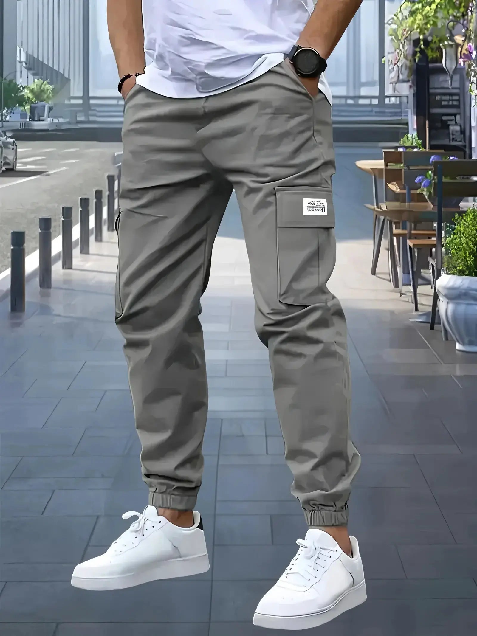 Simples Market men's gray cargo sweatpants with multiple pockets and jogger cuffs