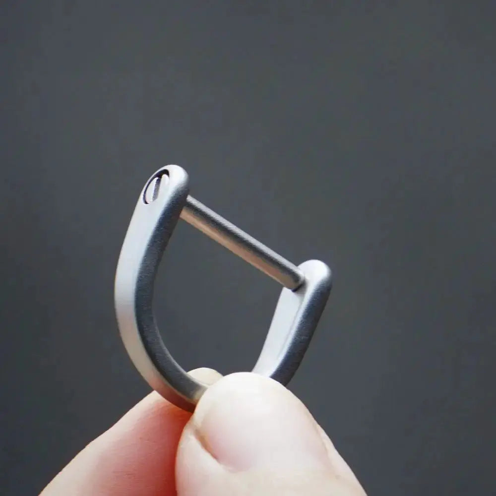 Titanium alloy D-shaped buckle with pin, silver carabiner-style key ring hardware