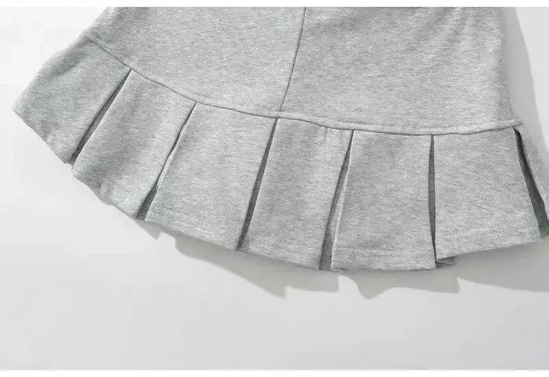 Mooyufon fabric Y2K mini skirt in light grey with wide pleated hem and casual A-line silhouette