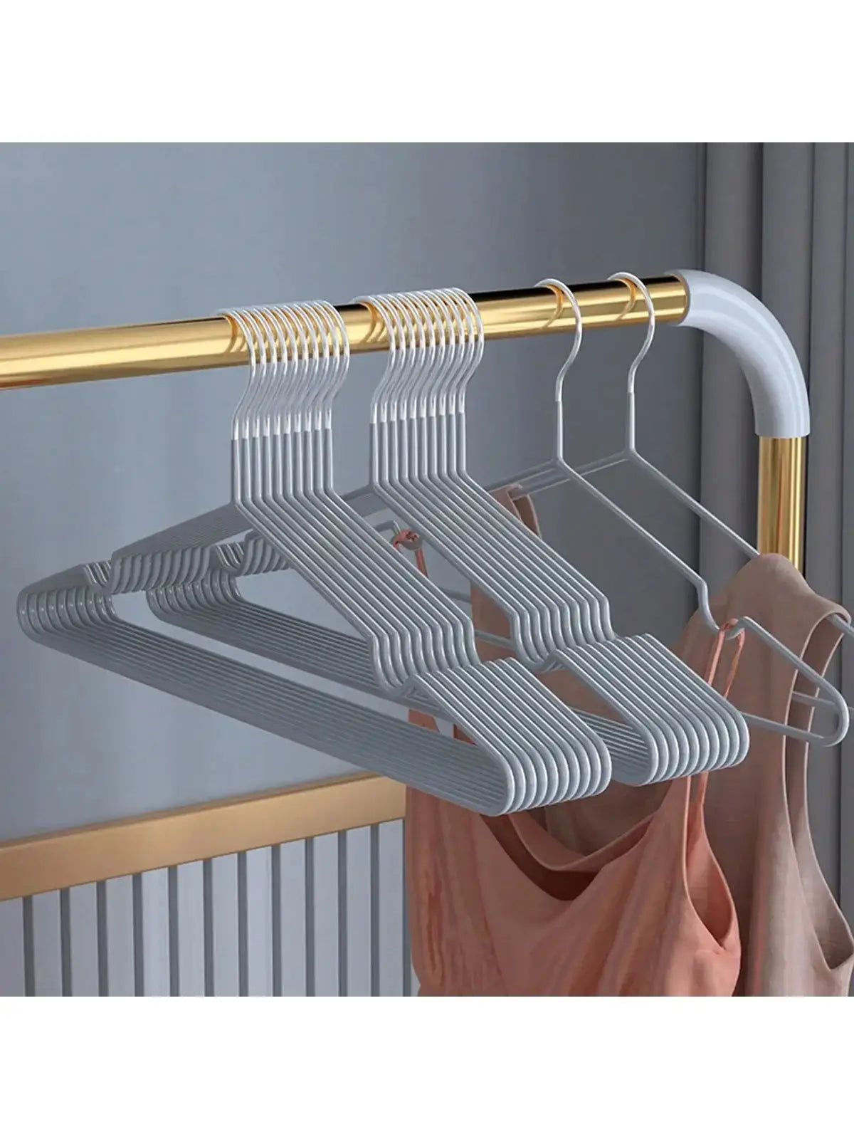 Metal seamless anti-slip clothes hangers, 50-piece set, silver finish on a gold rod
