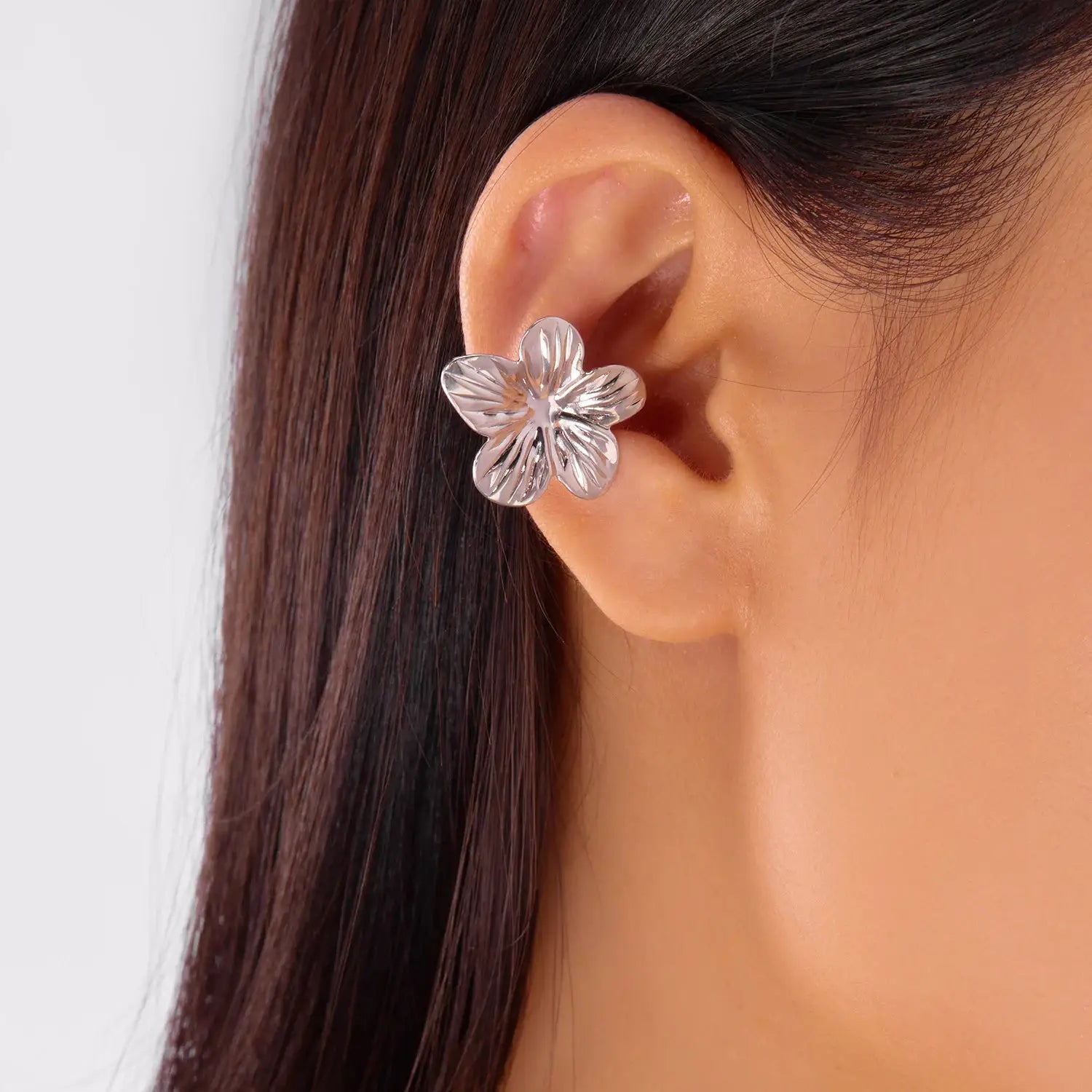 Starfish ear clips in silver, fake piercings for women, boho beach style earrings