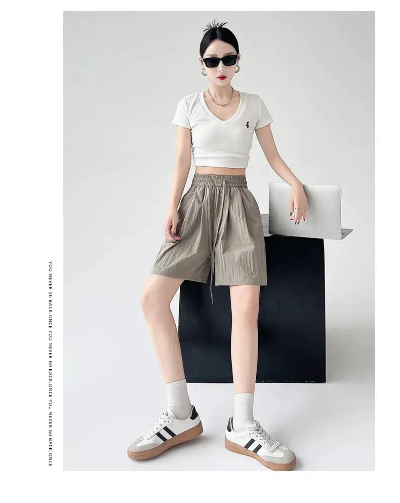 Summer women's shorts with two pockets, high-waist elastic, taupe loose fit