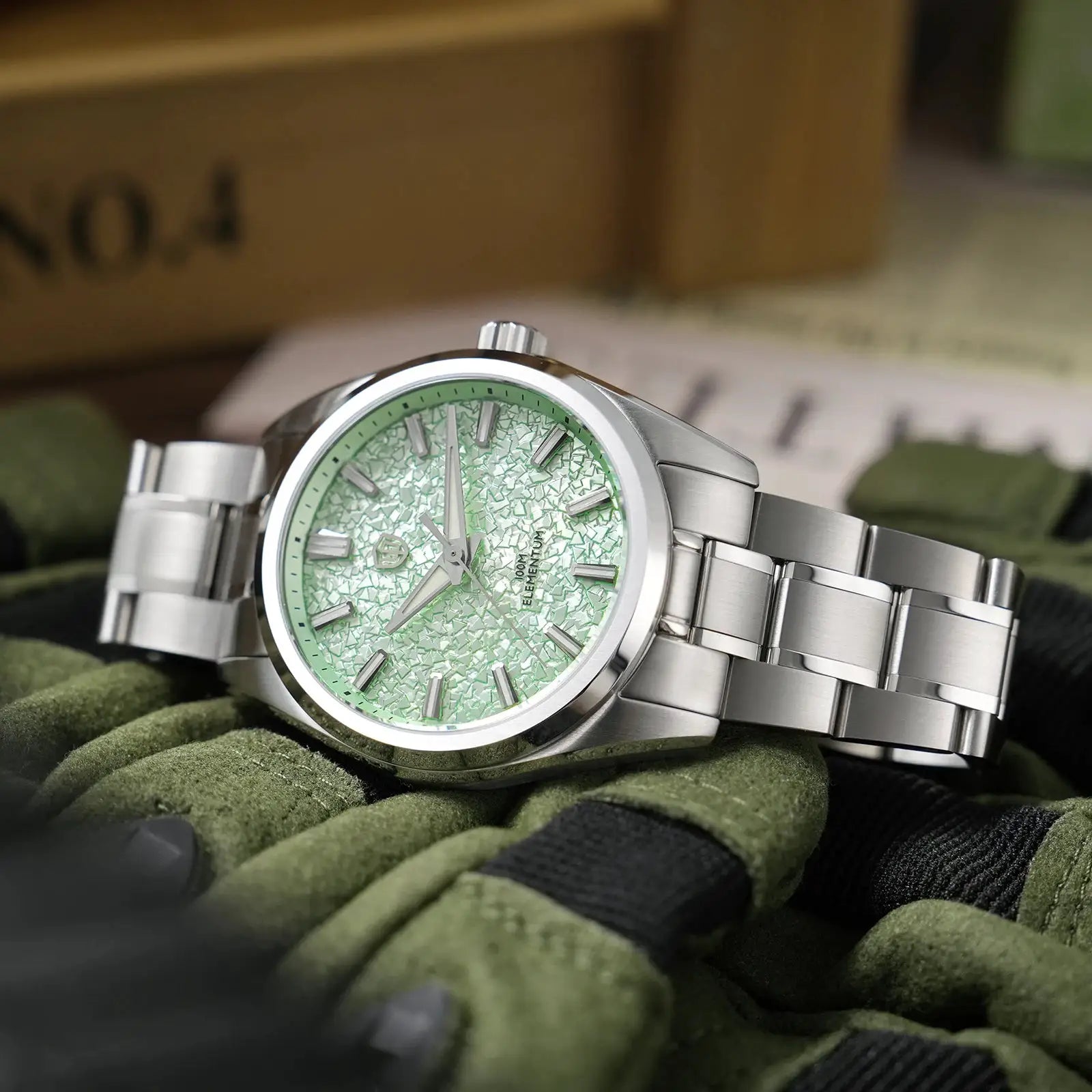 Watchdives WD0003C quartz wristwatch with ice-crack green dial, 38mm case, stainless steel bracelet