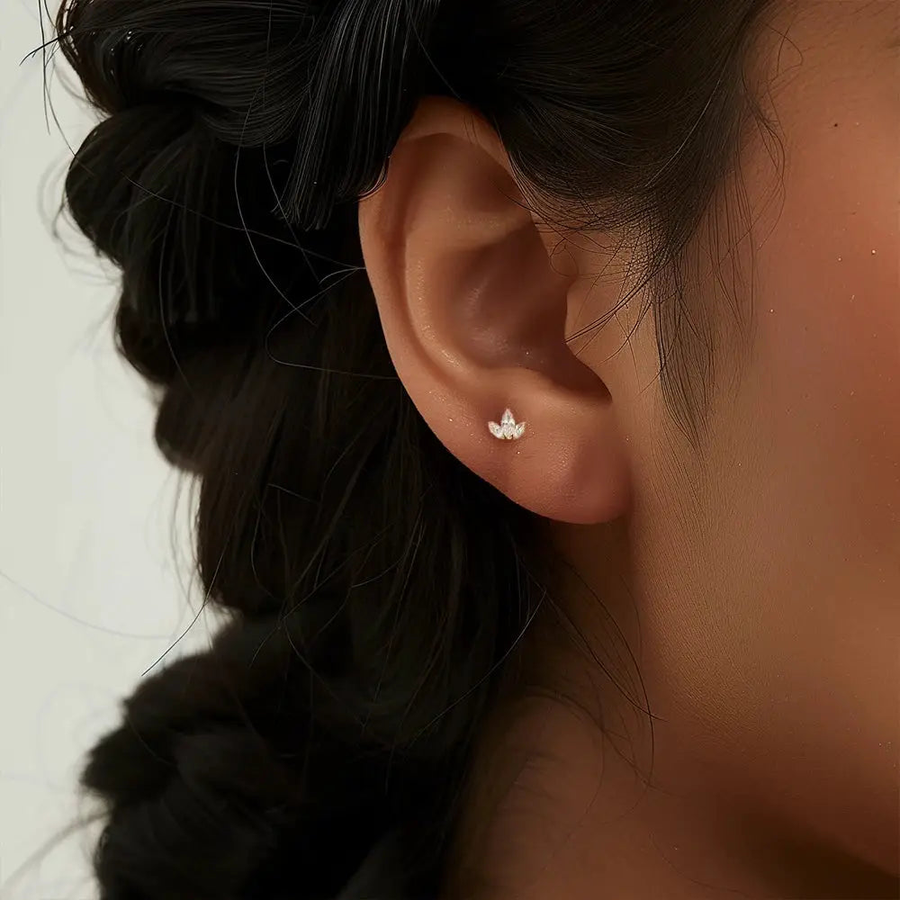 AIDE heart-shaped flat-helix ear stud in 925 sterling silver with zircon