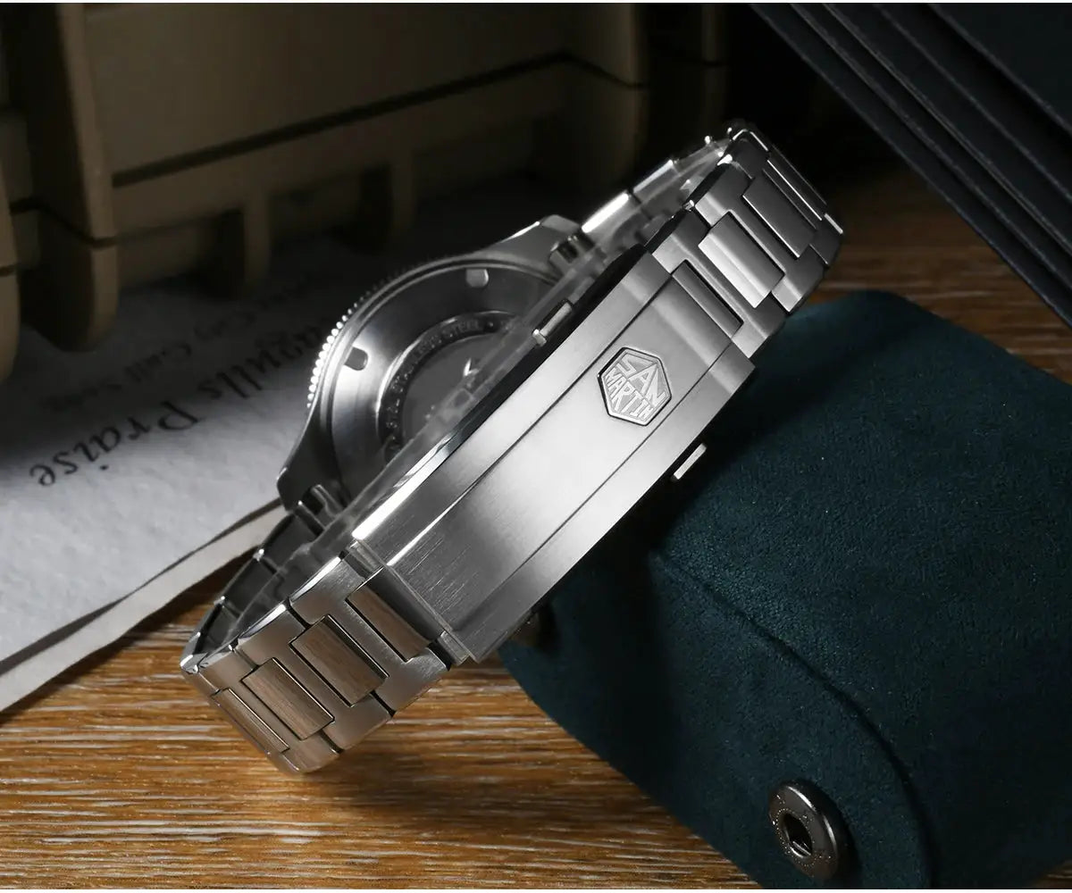 San Martin 40mm dive watch on stainless steel bracelet with logo on clasp, NH35 automatic