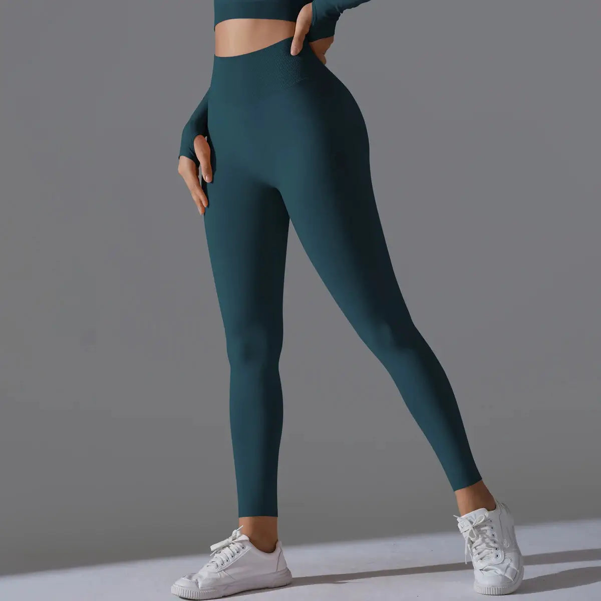 Women's seamless yoga leggings in teal by Simples Market, high-waist gym pants.
