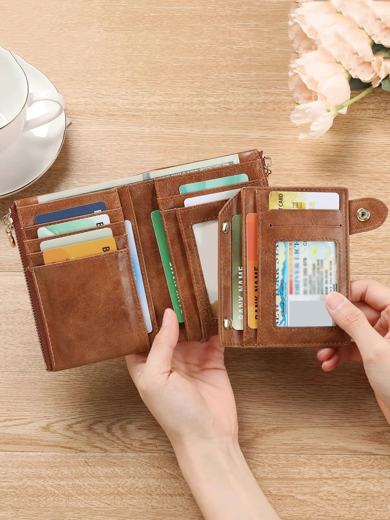 Simples Market brown leather minimalist wallet with three-layer design, large capacity and multiple card slots.