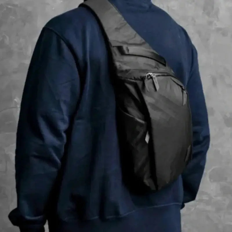 Right Shoulder Chest bag 7.5L black crossbody sling by Simples Market with water bottle pocket