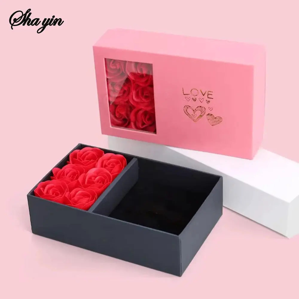 Jewelry box with pink lid and window showing six red roses in a black interior, Simples Market gift box