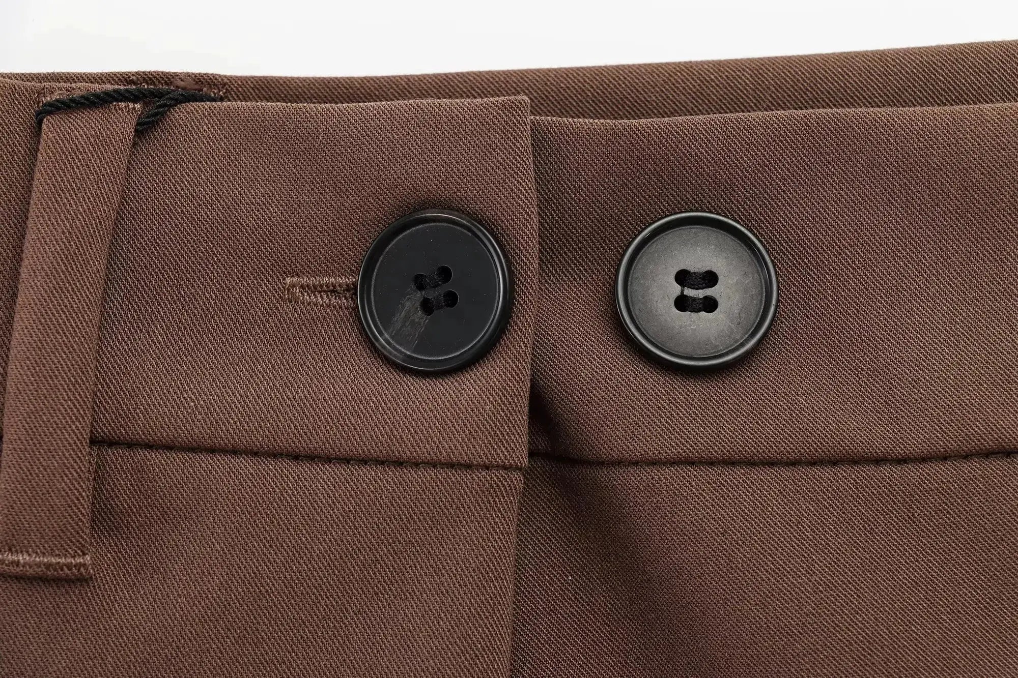 Simples Market brown blazer with two black buttons; textured fabric close-up