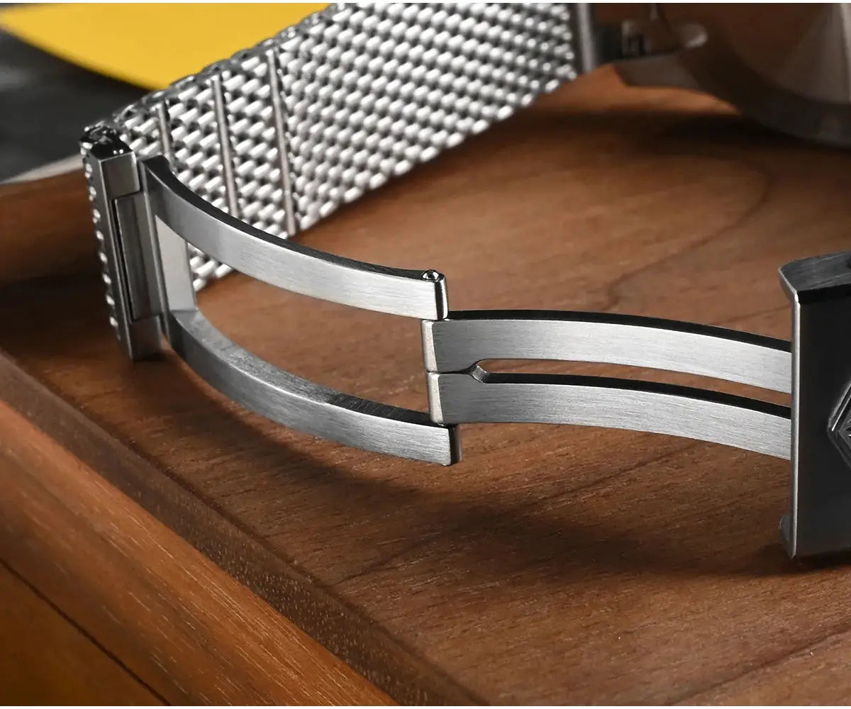 San Martin diver watch by Simples Market with stainless steel Milanese bracelet and deployment clasp