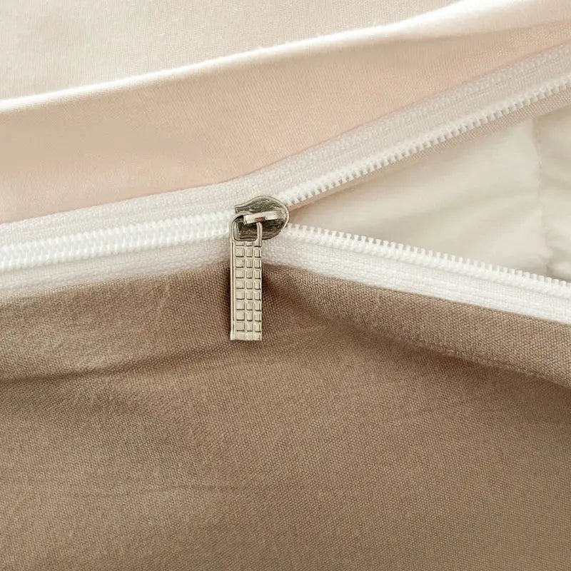 Duvet cover set Simples Market in beige brush-fabric with metal zipper close-up