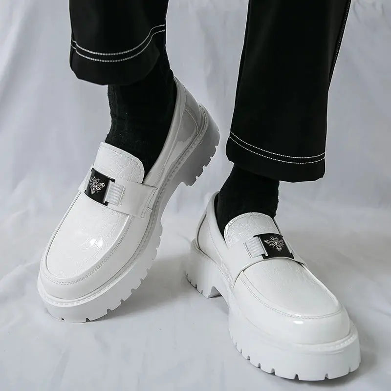 Men's white leather slip-on loafers with thick platform sole, bee-logo strap, Simples Market dress shoes