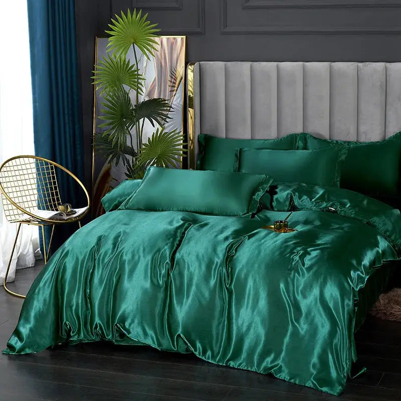 Silk satin bedding set in emerald green with duvet cover, sheets and pillowcases
