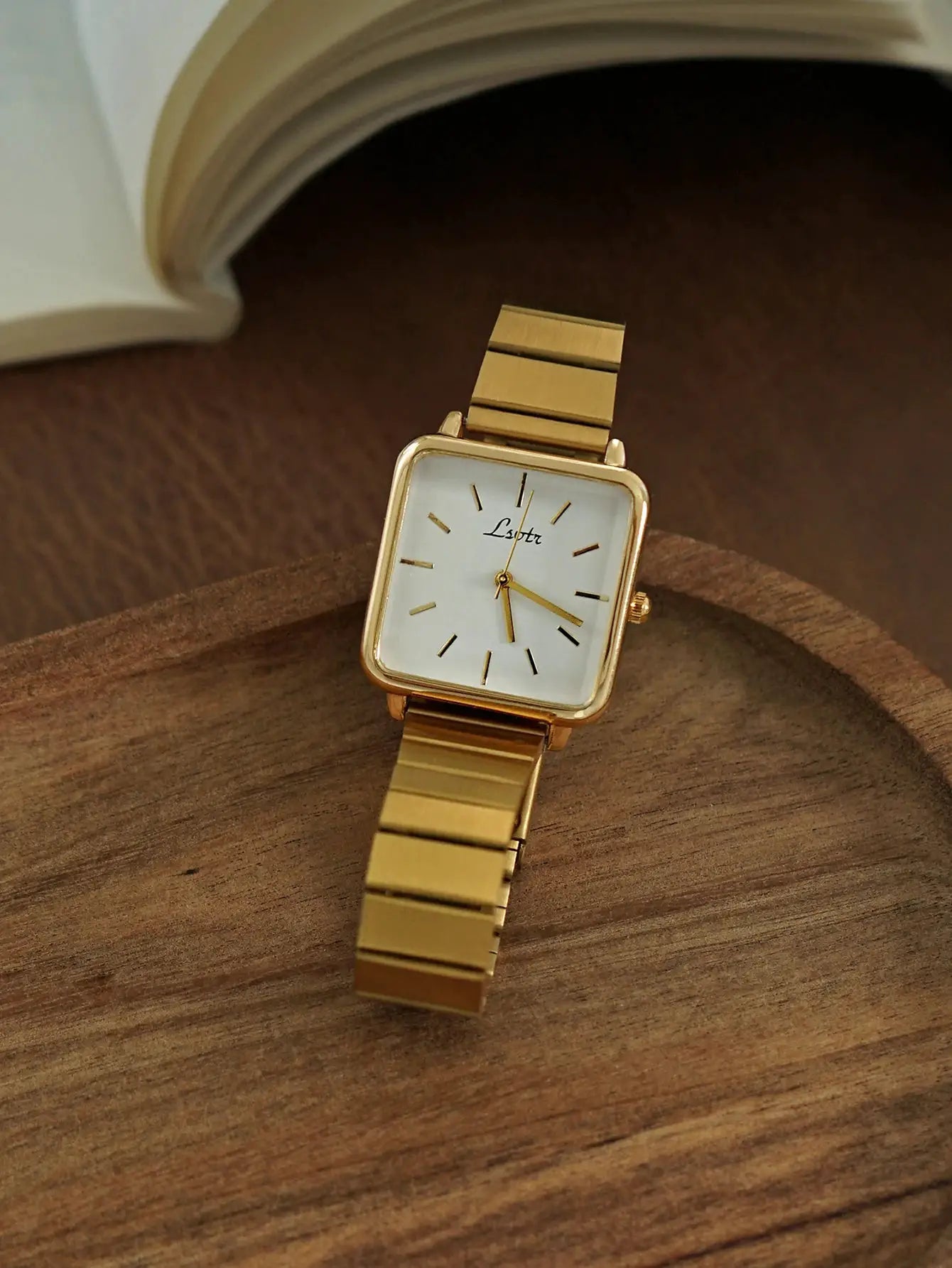 Gold square-dial women's wristwatch with stainless steel strap by Simples Market