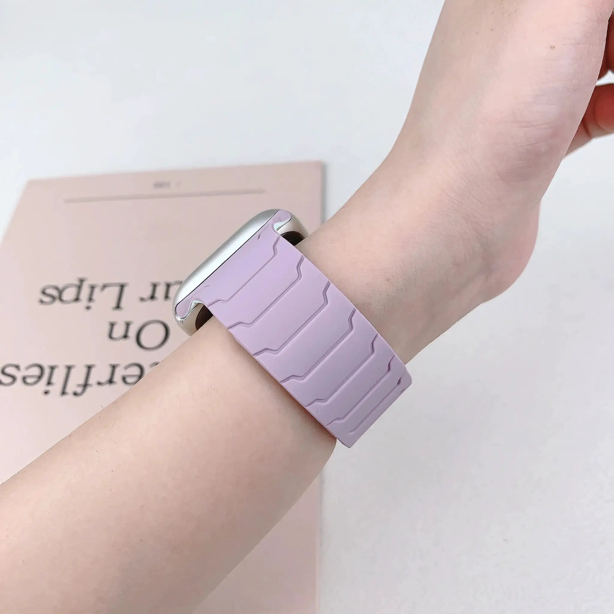 magnetic Strap For Apple Watch Band ultra 2 3 49mm 44mm 40mm 41mm 46mm 42mm 45mm 38 Silicone Bracelet IWatch Series 11 9 8 SE 10