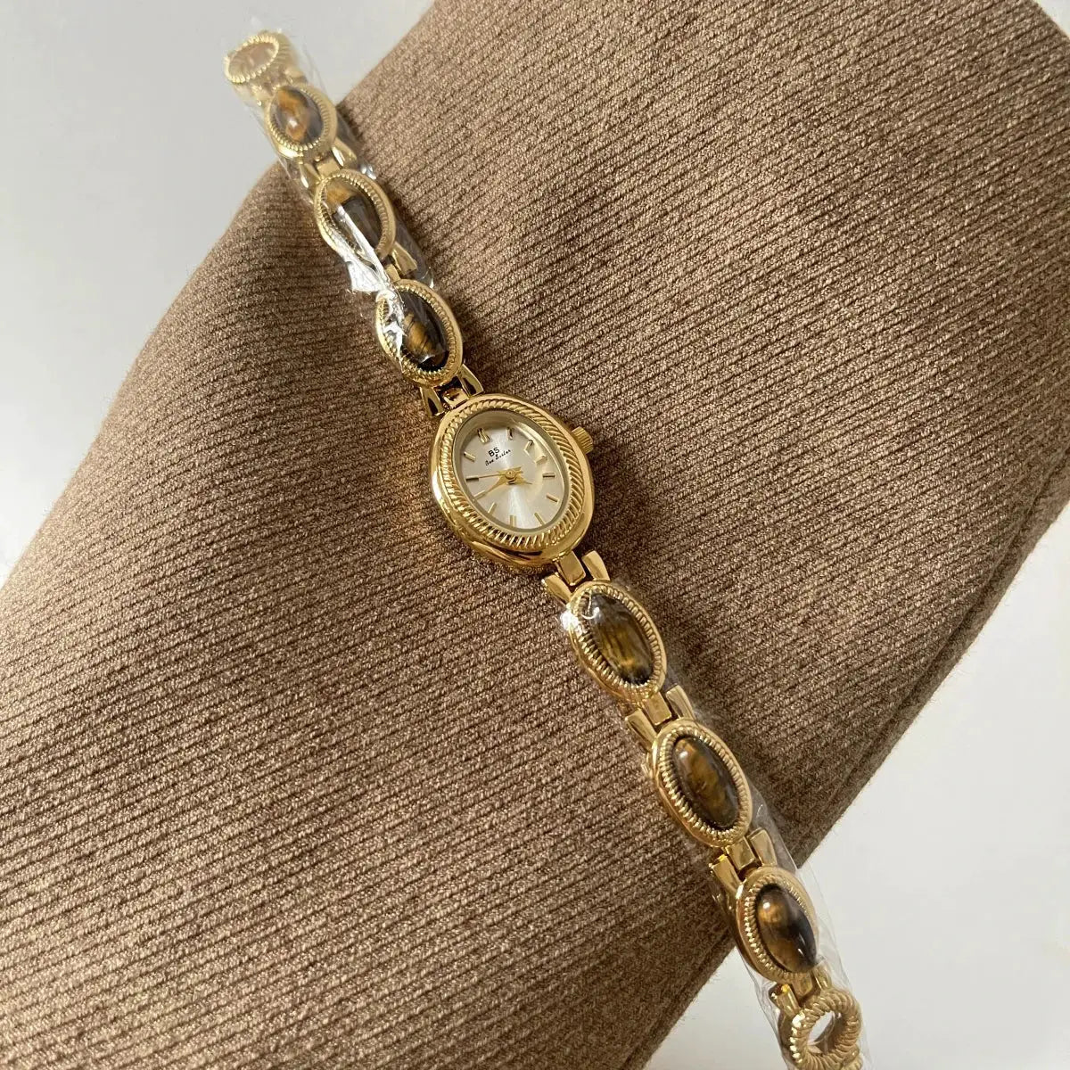 JadeLux Womens Green Jade Bracelet Wristwatch With Elegant Quartz Movement And Water Resistant Oval Case